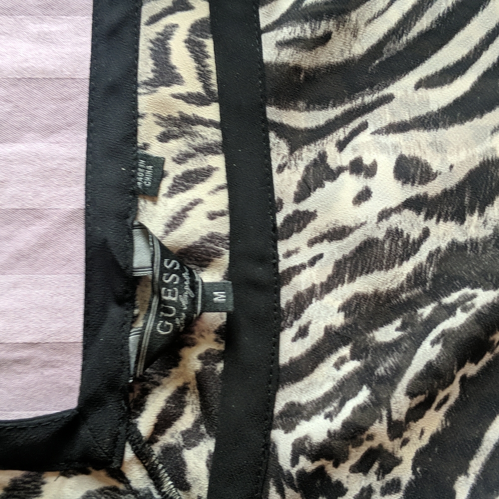 GUESS top. - Picture 4 of 5